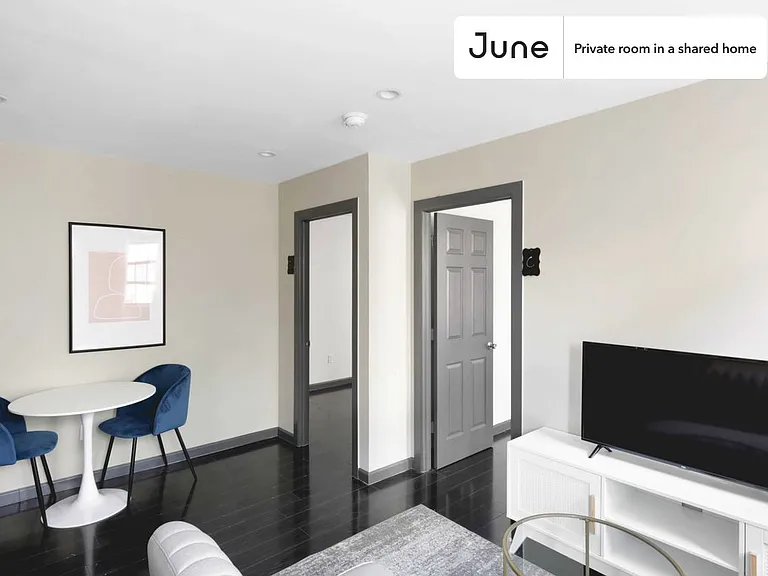226 E 7th St #C — Photo 10