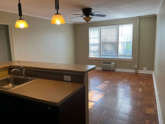 4th image of 301 E Grove St #C6