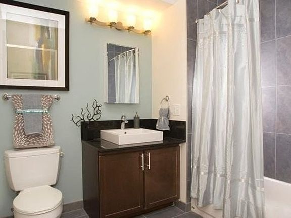 3rd image of 200 N Wells St #23