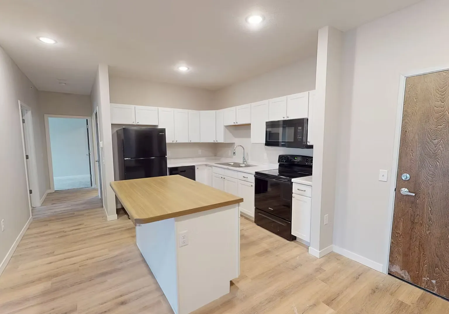 South Pointe Apartments — Photo 2