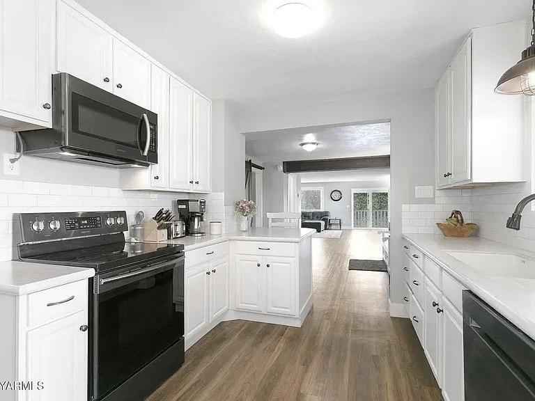 910 Gromore Rd — Photo 9
