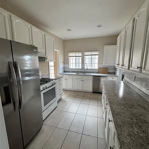 1046 S Citrus Ave — Photo 25