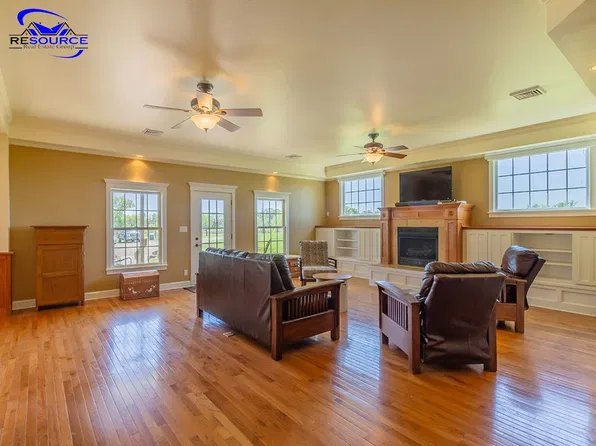 16205 Elm Slough Rd, Wamego, KS 66547