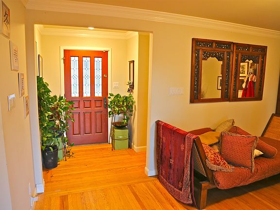 3rd image of 860 Thornhill Dr