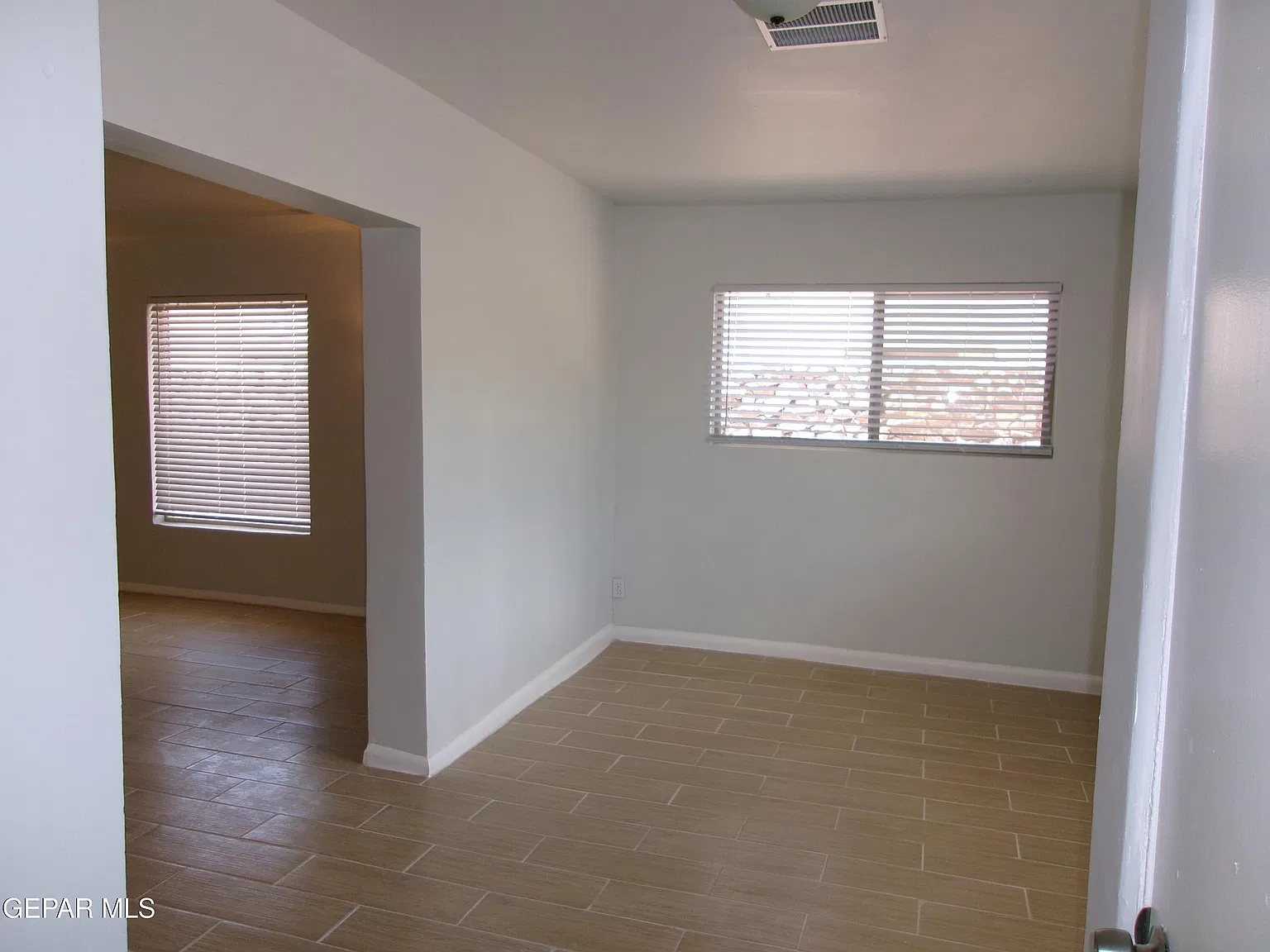 3 bed, 2.0 bath, 2000 sqft, $1,750 — Photo 2