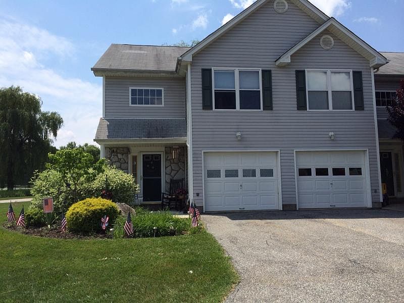 1st image of 1 Magnolia Ln
