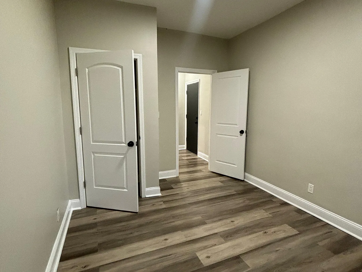 2 bed, 800 sqft, $2,050 — Photo 3