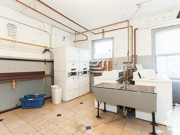 3rd image of 4631 N Paulina St #209VV