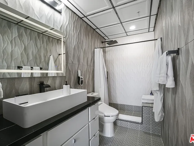 108 W 2nd St #313 — Photo 24