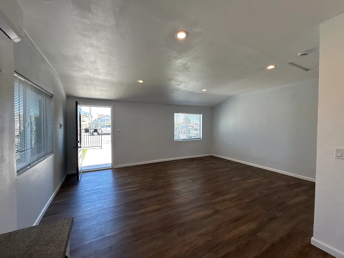 Building Photo - 11507 Berendo Ave #A