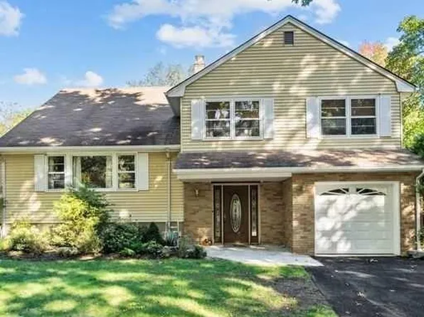 38 Kennedy Cir, Closter, NJ 07624