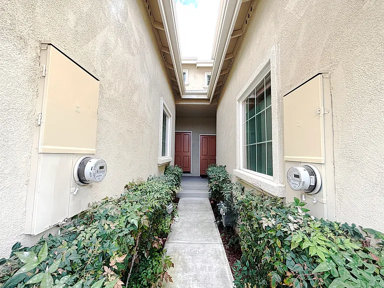 3810 Peebles Pl — Photo 1