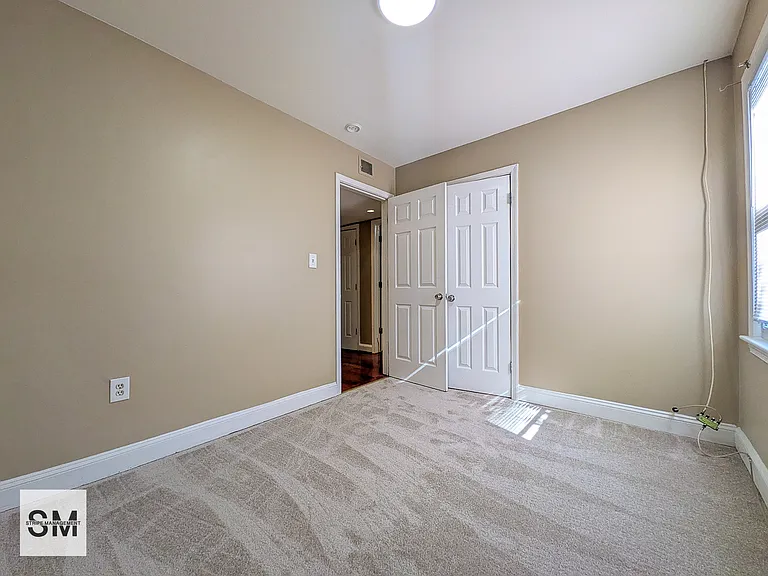 127 N Huron Dr — Photo 19