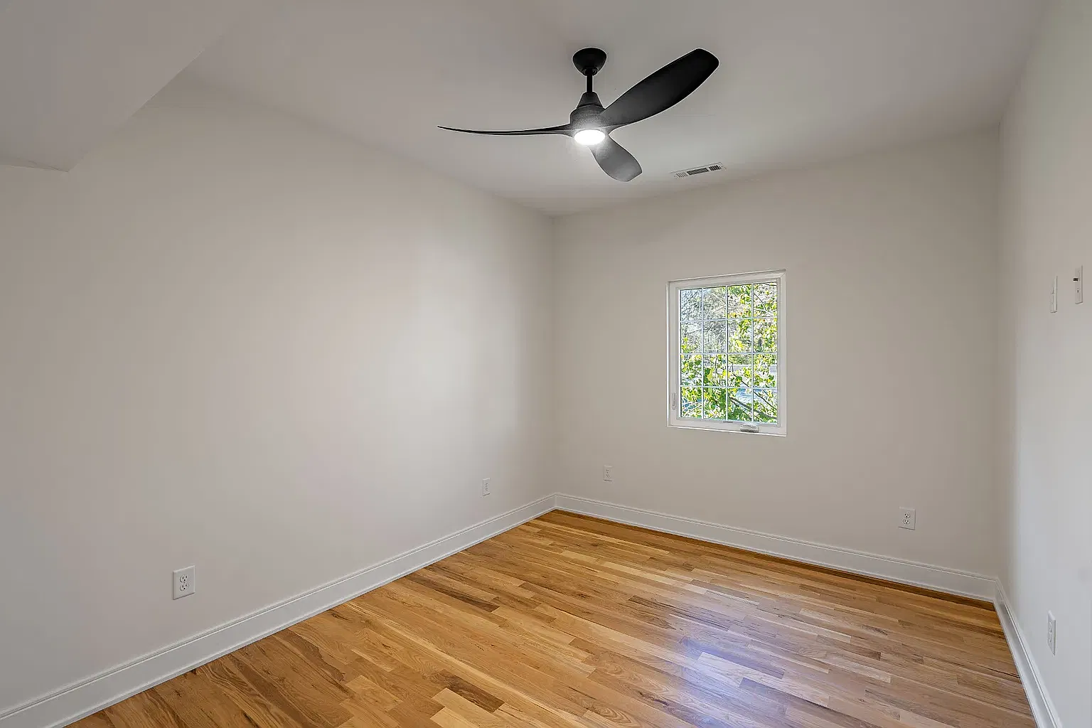 4 bed, 4.5 bath, 2151 sqft, $850 — Photo 4
