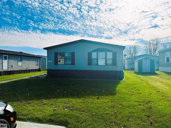 33064 Fairfield Dr, New Haven, MI 48048