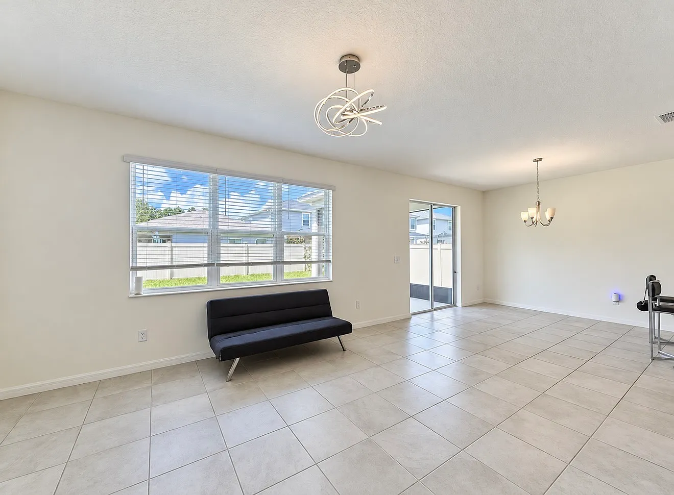 4 bed, 2459 sqft, $2,650 — Photo 3