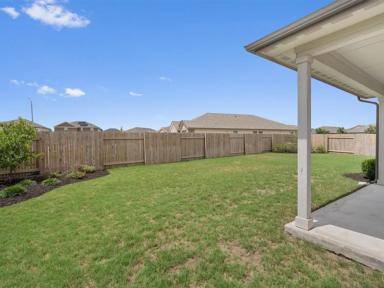 209 Golden Plains Pkwy — Photo 36