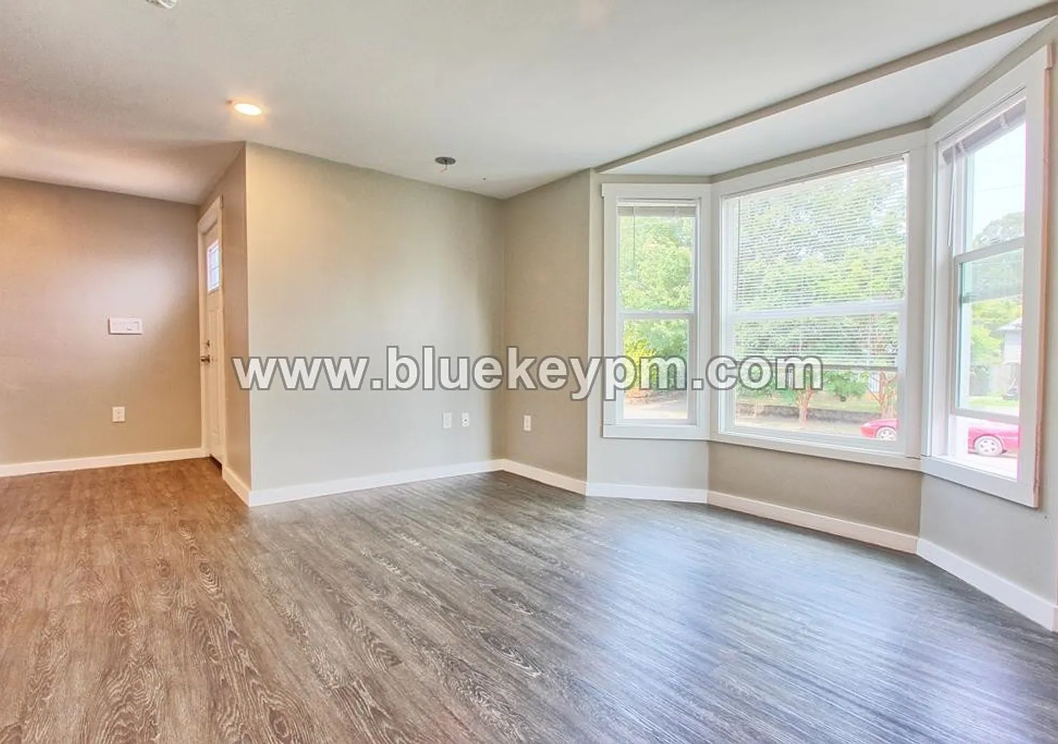 2 Bed, 1 Bath Unit in Triplex on Grant Street in Vancouver — Photo 2