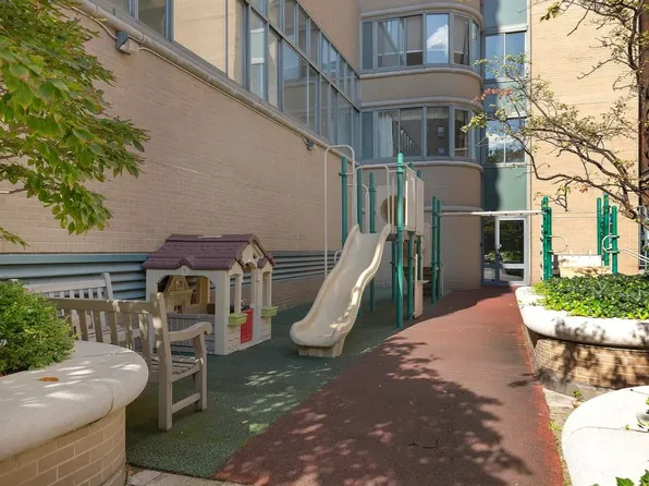 2000 Broadway image 16 of 20