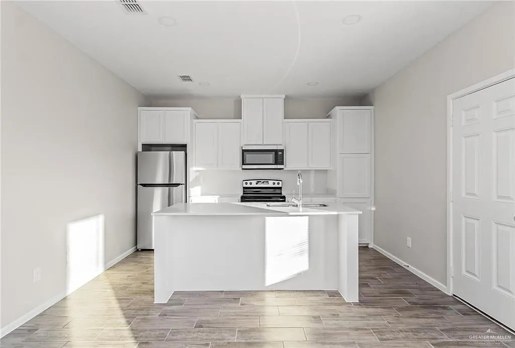 2 bed, 2.0 bath, 900 sqft, $1,075 — Photo 4
