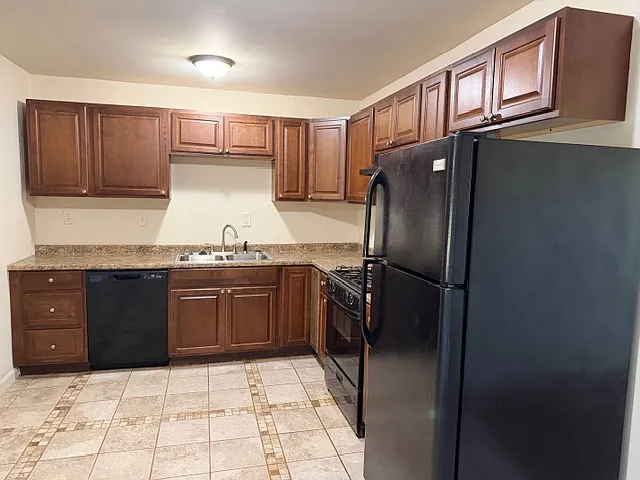 3 bed, 1174 sqft, $1,600 — Photo 2