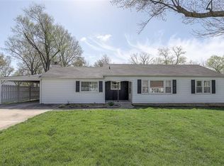 8411 W 86th St, Overland Park, KS 66212