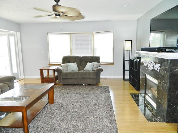 3rd image of 9275 N Plaza Dr