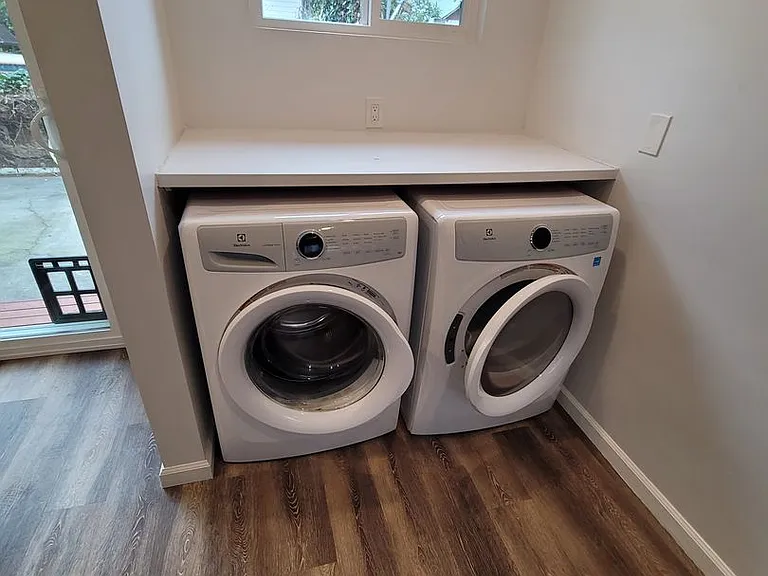 6051-6053 Hillandale Dr — Photo 11