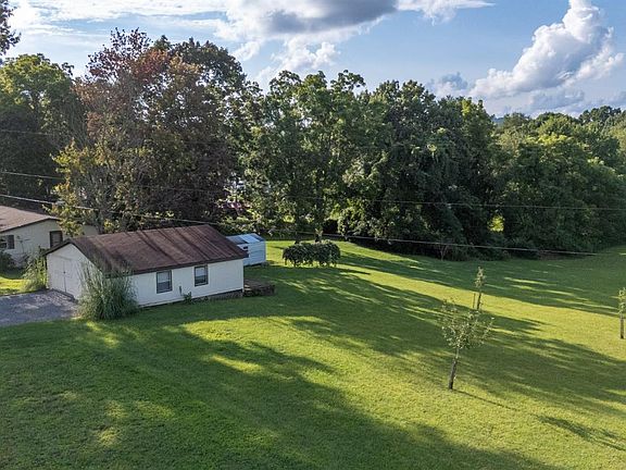 2nd image of 206 Wood Rd