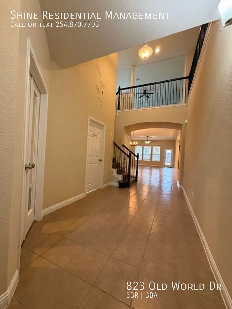 Spacious, High valued home, easily accommodating large families — Photo 4