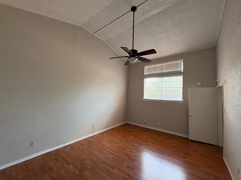 805 W Rochelle Rd — Photo 12