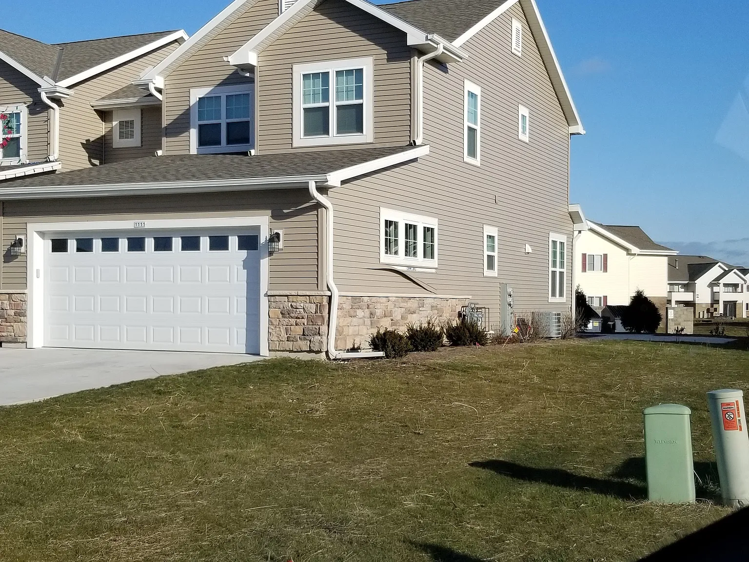 3 bed, 2.5 bath, 1650 sqft, $2,195 — Photo 2