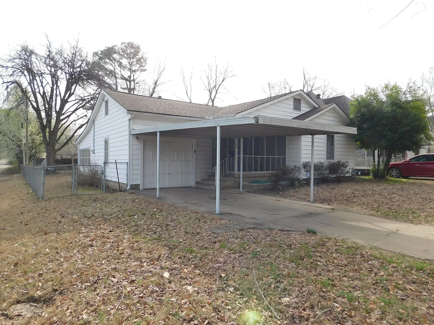 3 Bed 2 Bath House Available — Photo 2