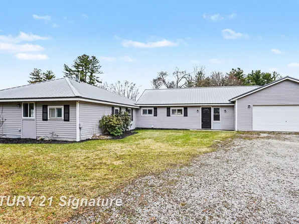 474 W Taylor Dr, Sanford, MI 48657
