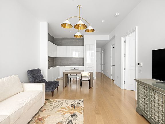 4th image of 1 Wall St APT 930