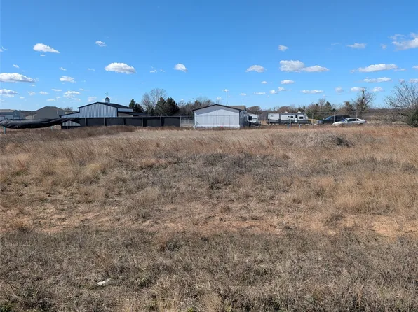 274 Victory Dr, Mabank, TX 75156