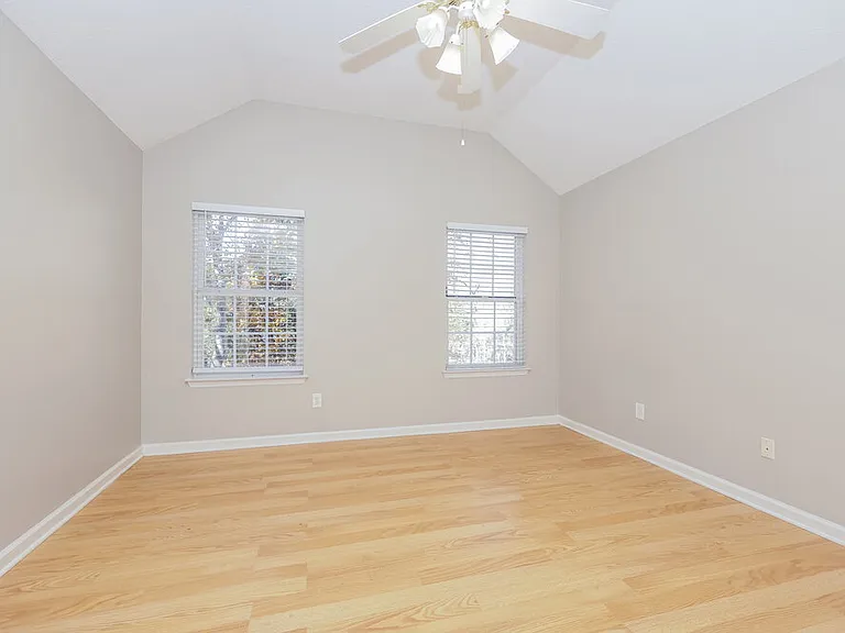 1052 Blue Mountain Ln — Photo 9