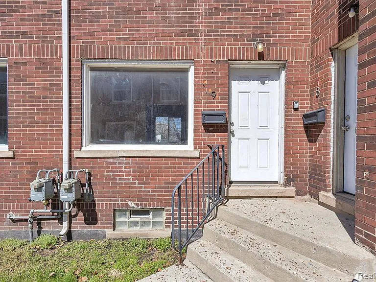 764 Woodmere St — Photo 5
