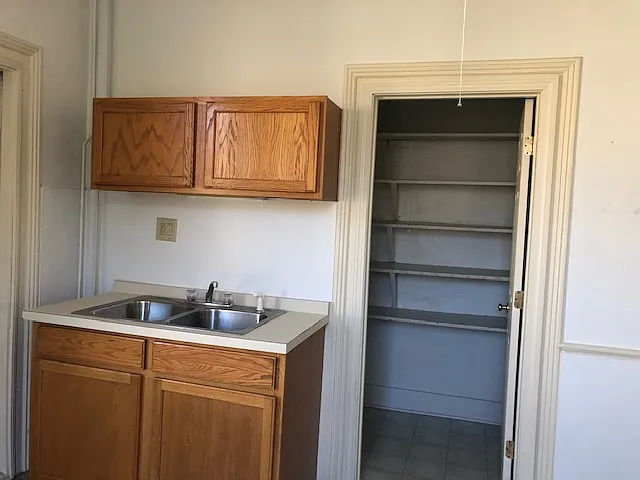 450 Main St #H — Photo 3