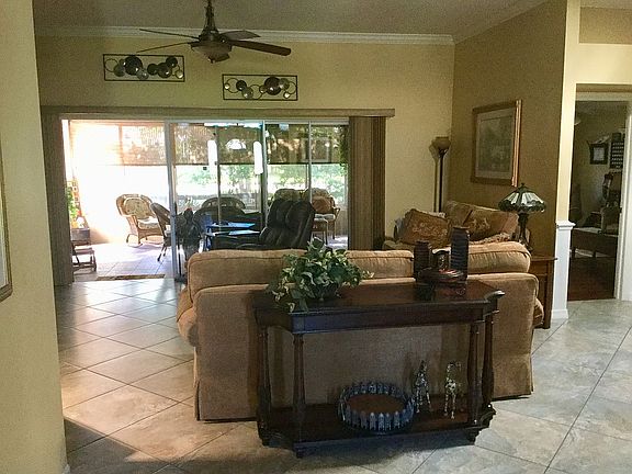 2nd image of 953 Oak Forest Dr