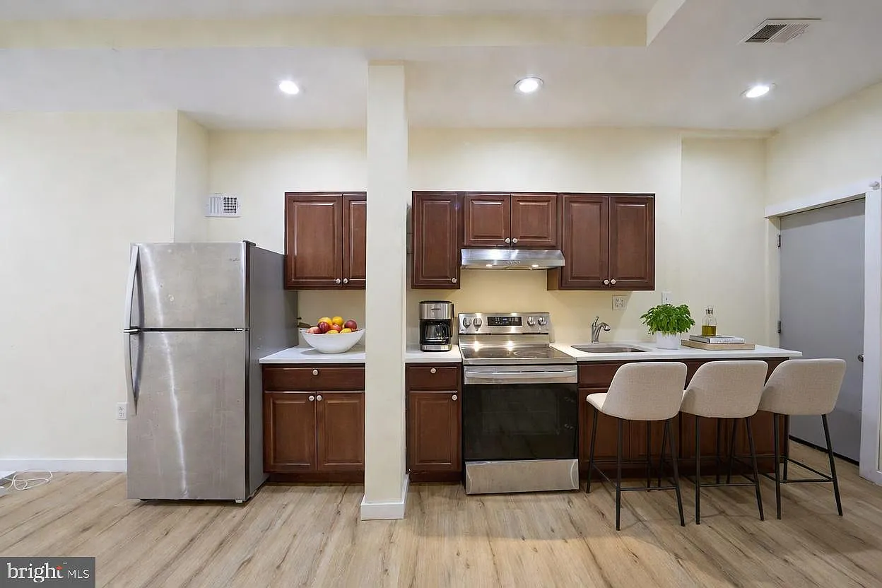 1558 N Randolph St — Photo 4