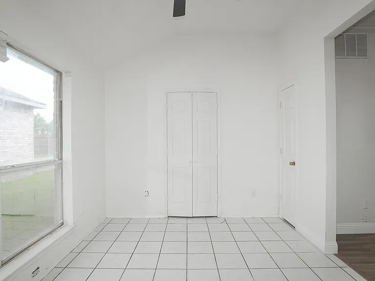 3109 Scott Dr — Photo 9