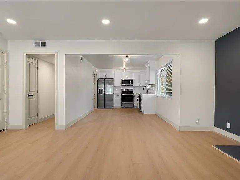 Maude Ave 7 LLC — Photo 7
