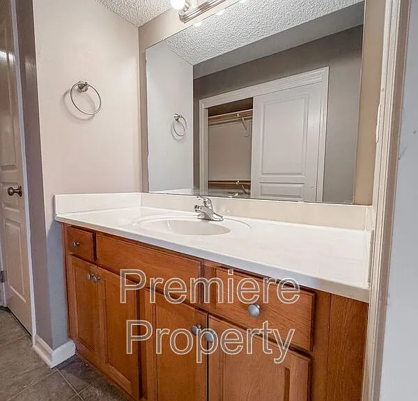 264 N Hedge Ln — Photo 14