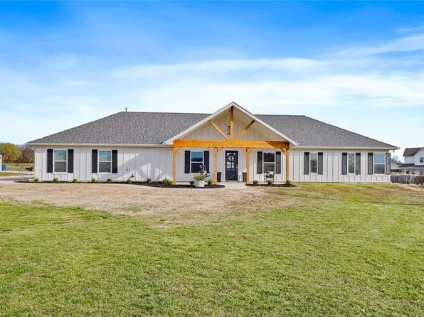 1050 NW Daniels Rd, Bentonville, AR 72713