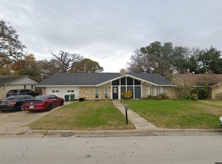 228 Plainview Dr, Hurst, TX 76054