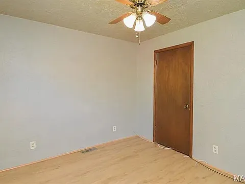 2949 Iowa St — Photo 12