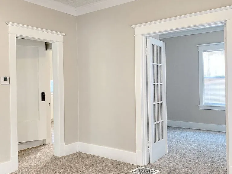 2436 Laurel Ave — Photo 8