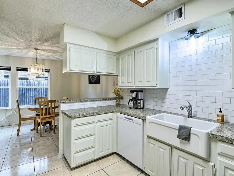 Kitchen/Dining area