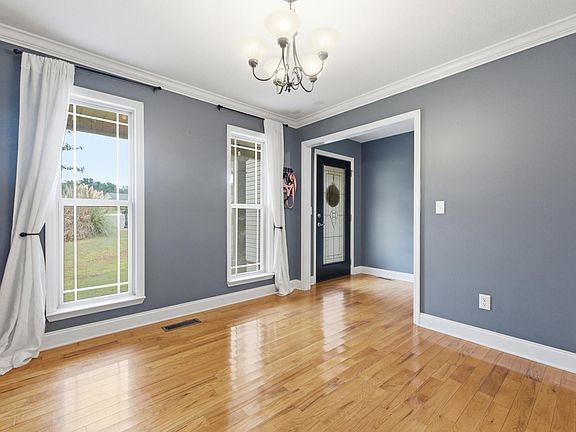 5th image of 222 Carrigan Cir